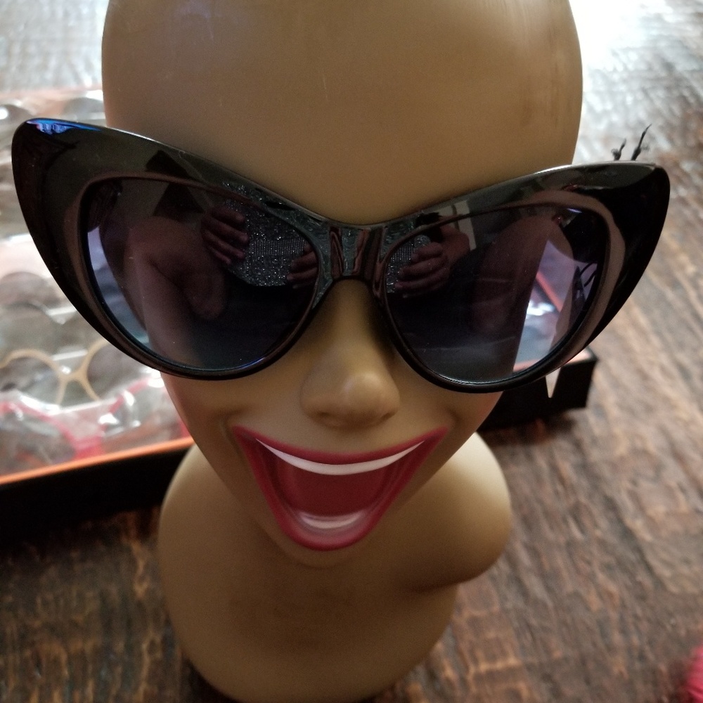Black or Turtoise Cateye Sunglasses